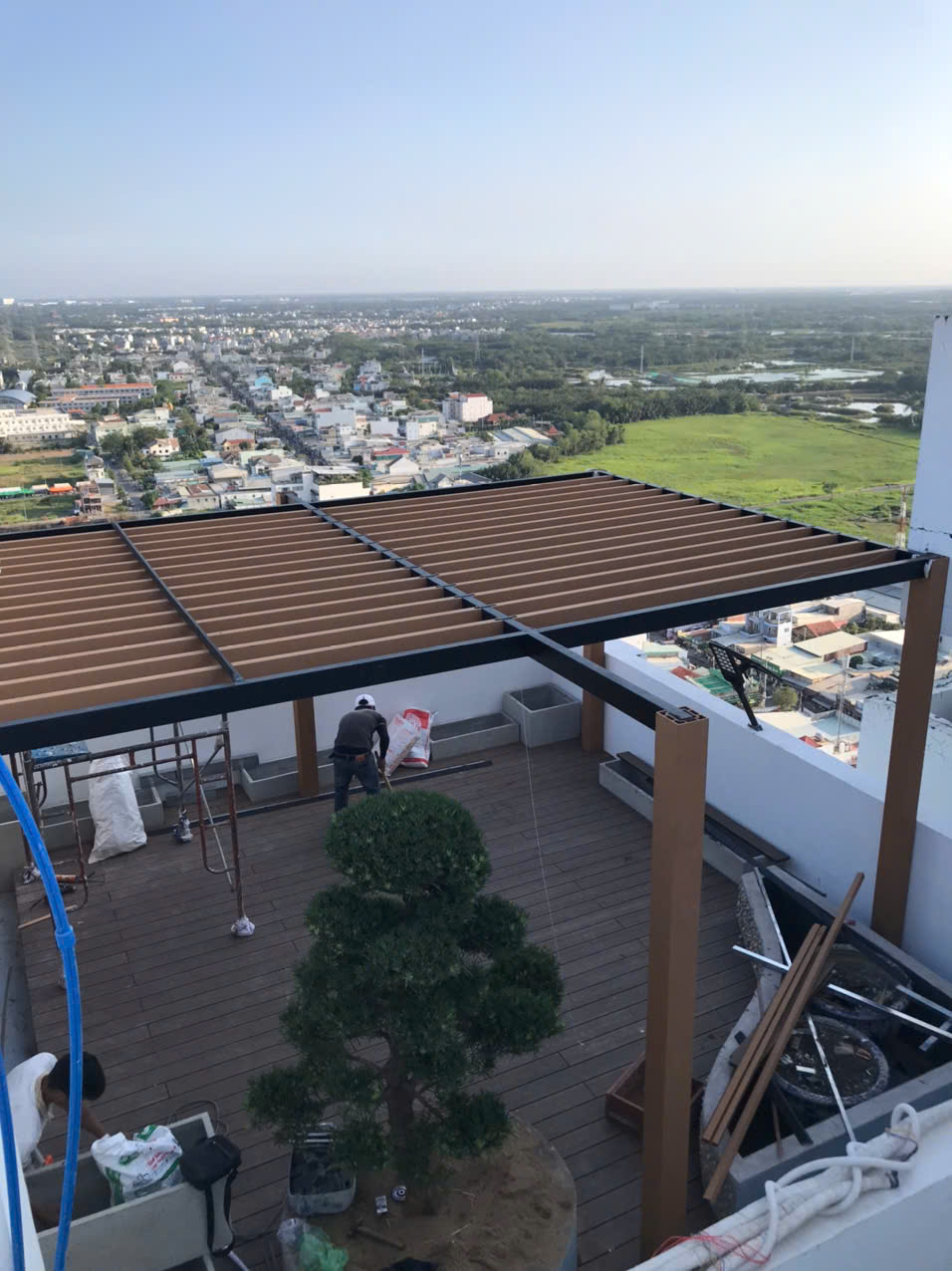 pergola wpc san thuong thi cong